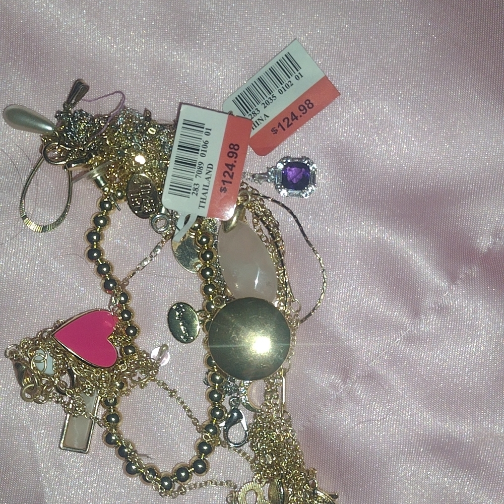 Bunch Of Jewelry (Mystery Kinda)